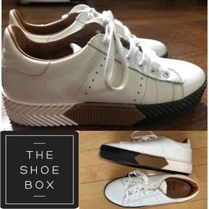 NEW The Shoe Box platform sneaker, 38/8, 2320